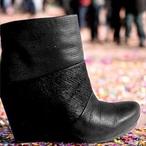 OTBT Dharma wedge ankle boots booties women’s shoes size 6